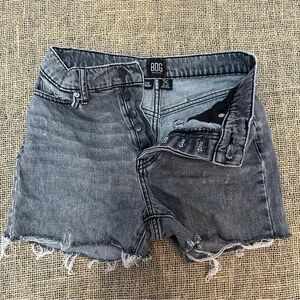 BDG URBAN OUTFITTERS S-25 SLIM STRAIGHT DISTRESSED CUT OFF SHORTS GRAY / BLACK 🩶